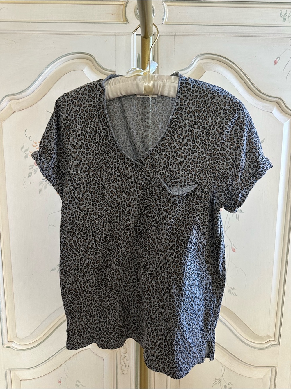 T.La Anthropologie Gray Leopard Print V-Neck Pocket Tee